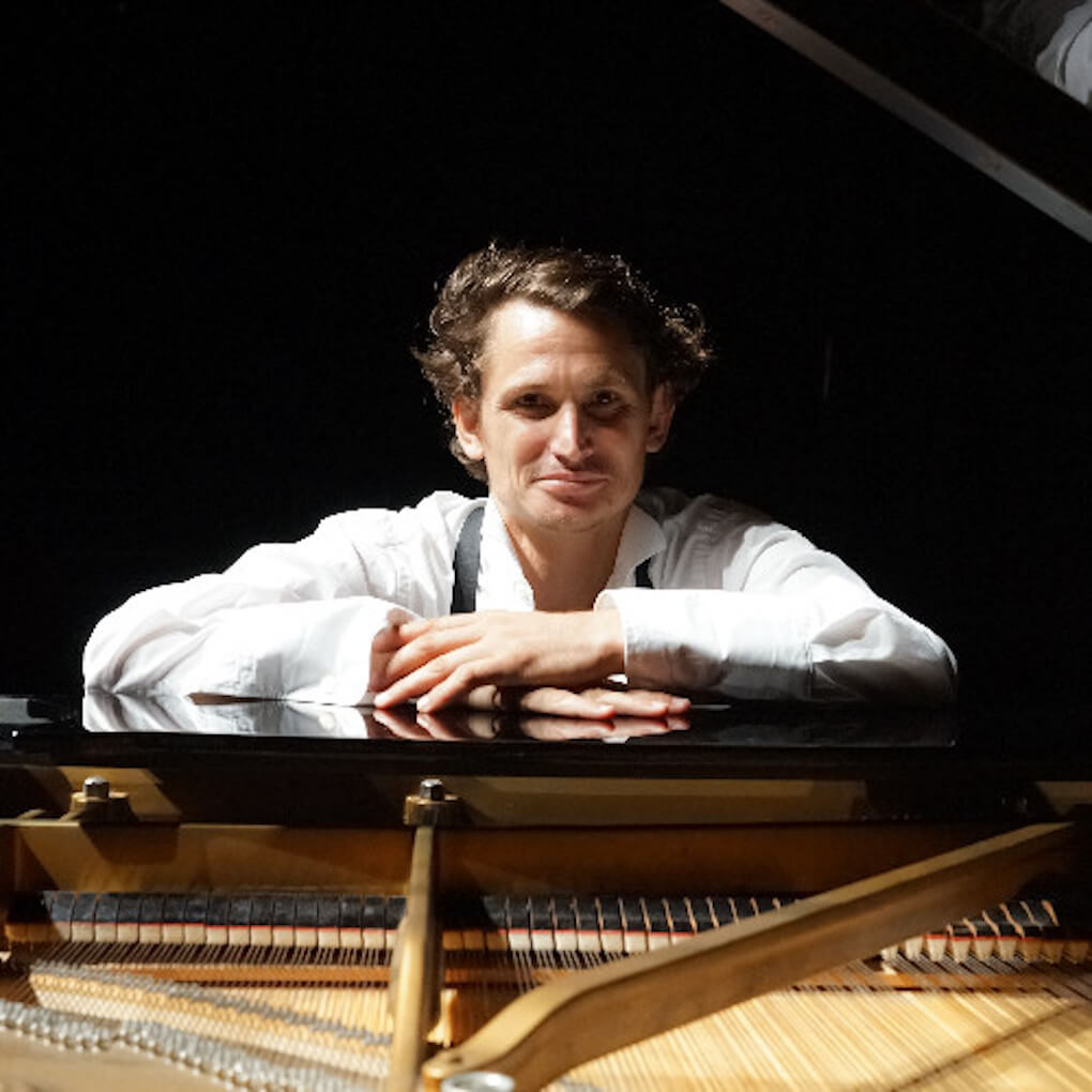 Hire Nuwanda Coleridge Pianist with Encore