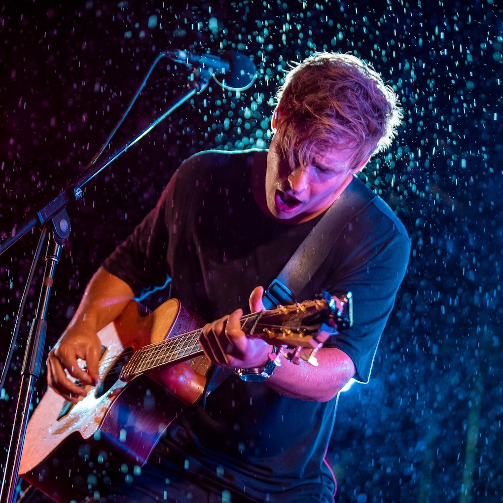 Hire Trent Bell Singing guitarist with Encore