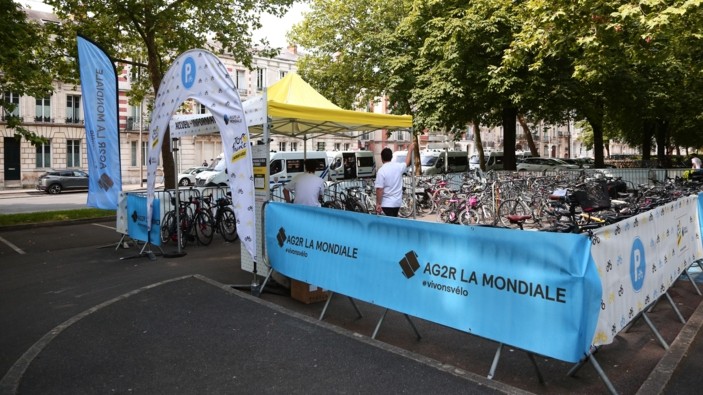 Tour de France : AG2R LA MONDIALE et Amaury Sport Organisation invitent le public à se rendre à vélo pour soutenir les coureurs au départ des étapes