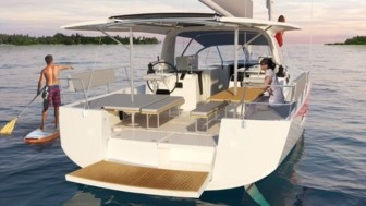 SUN LOFT 47 - COCKPIT