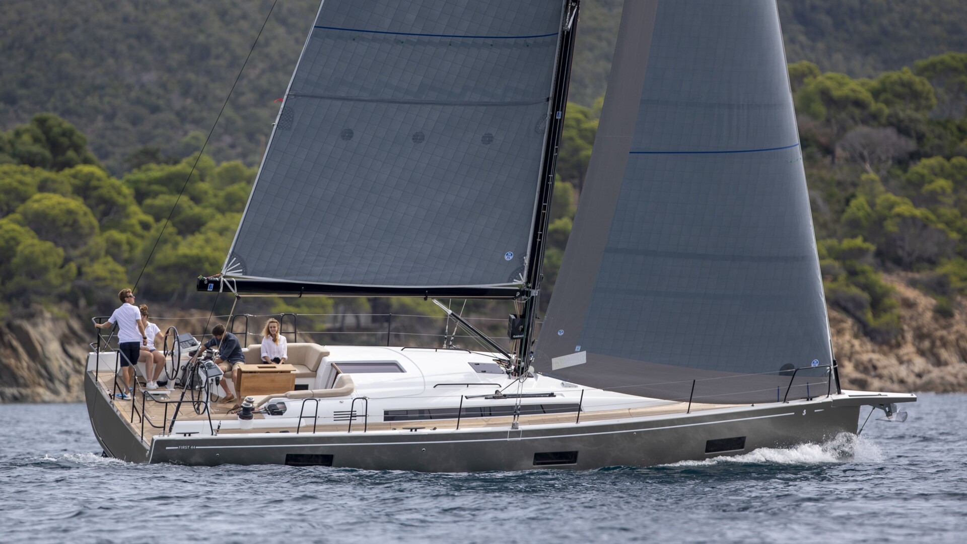 BENETEAU First 44e: the eco-designed sailing boat!