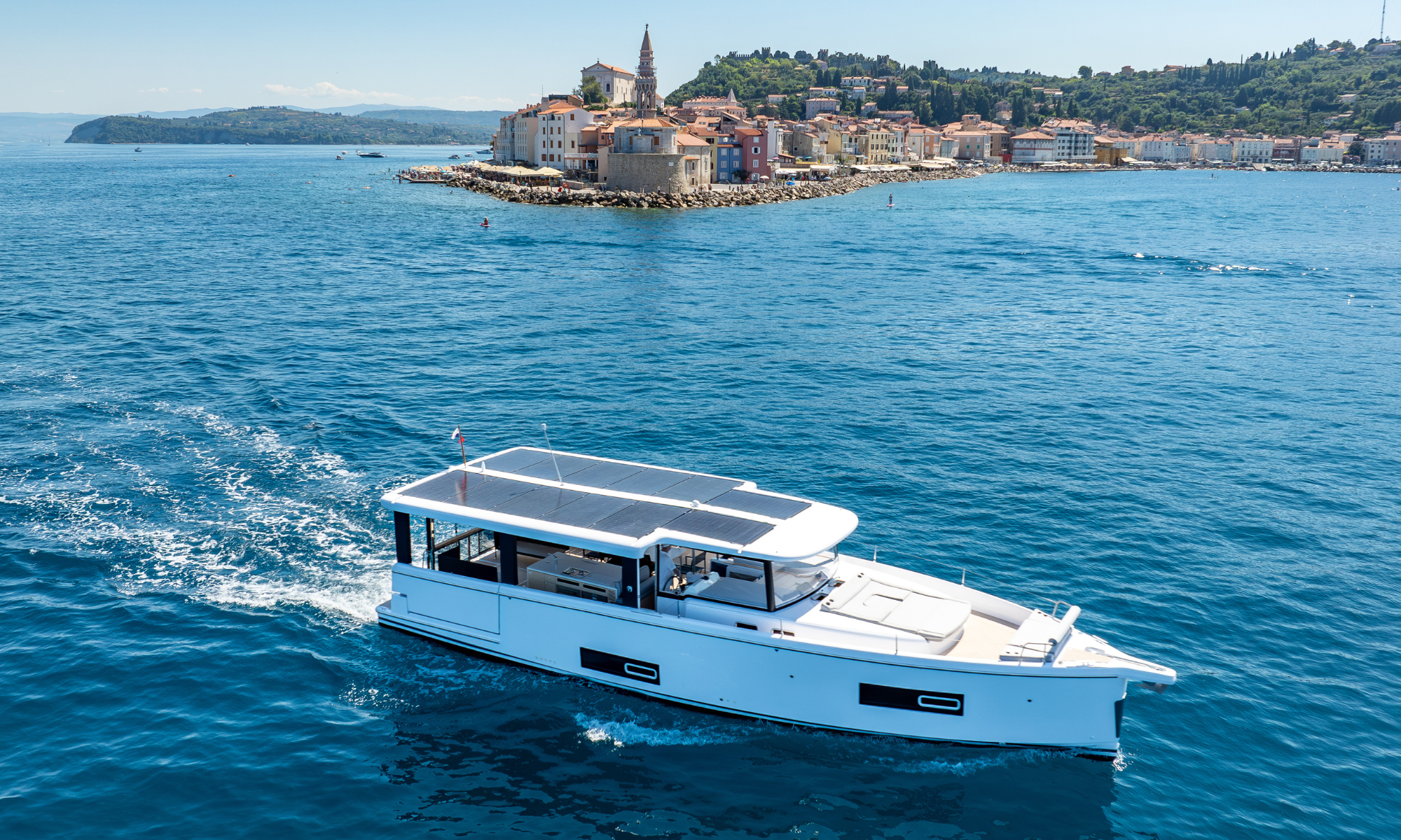 GROUPE BENETEAU - ISLAND CRUISING BOAT.png