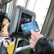 Première en France : la carte de paiement sans contact devient un titre de transport dans les tramways de Dijon