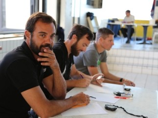 « Dernières confrontations avant Kazan » : suivez les ultimes préparatifs des nageurs de Romain Barnier avant les championnats du monde