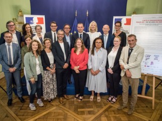 Natixis signataire de la charte en faveur de l’emploi des plus de 50 ans