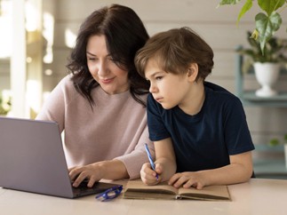 Pour la rentrée 2024, Banque Populaire offre un soutien scolaire aux élèves du CP à la Terminale en partenariat avec Nathan