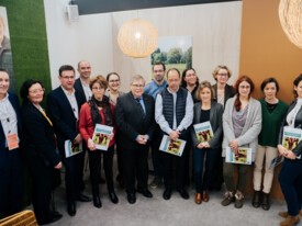 Photo : signature de l’ensemble des participants à la concertation