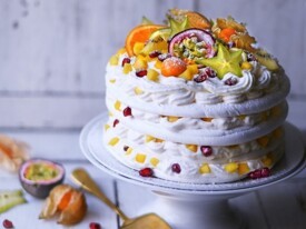 RECETTE FETES DE FIN D’ANNEE : UNE PAVLOVA BLUFFANTE AUX FRUITS EXOTIQUES !