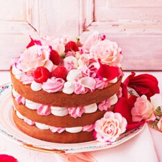 GATEAU A LA FRAMBOISE ET A LA ROSE