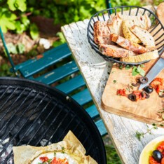 CAMEMBERT SUR LA BRAISE TOMATES CONFITES ET OLIVES