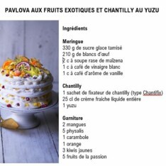 Pavlova aux fruits exotiques et chantilly au yuzu