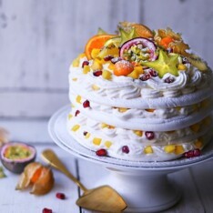 RECETTE FETES DE FIN D’ANNEE : UNE PAVLOVA BLUFFANTE AUX FRUITS EXOTIQUES !