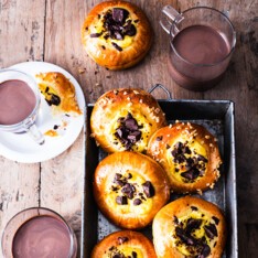 Brioches au lait, crème et chocolat