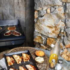 Duo de tacos légumes au morbier & poulet à la mimolette.