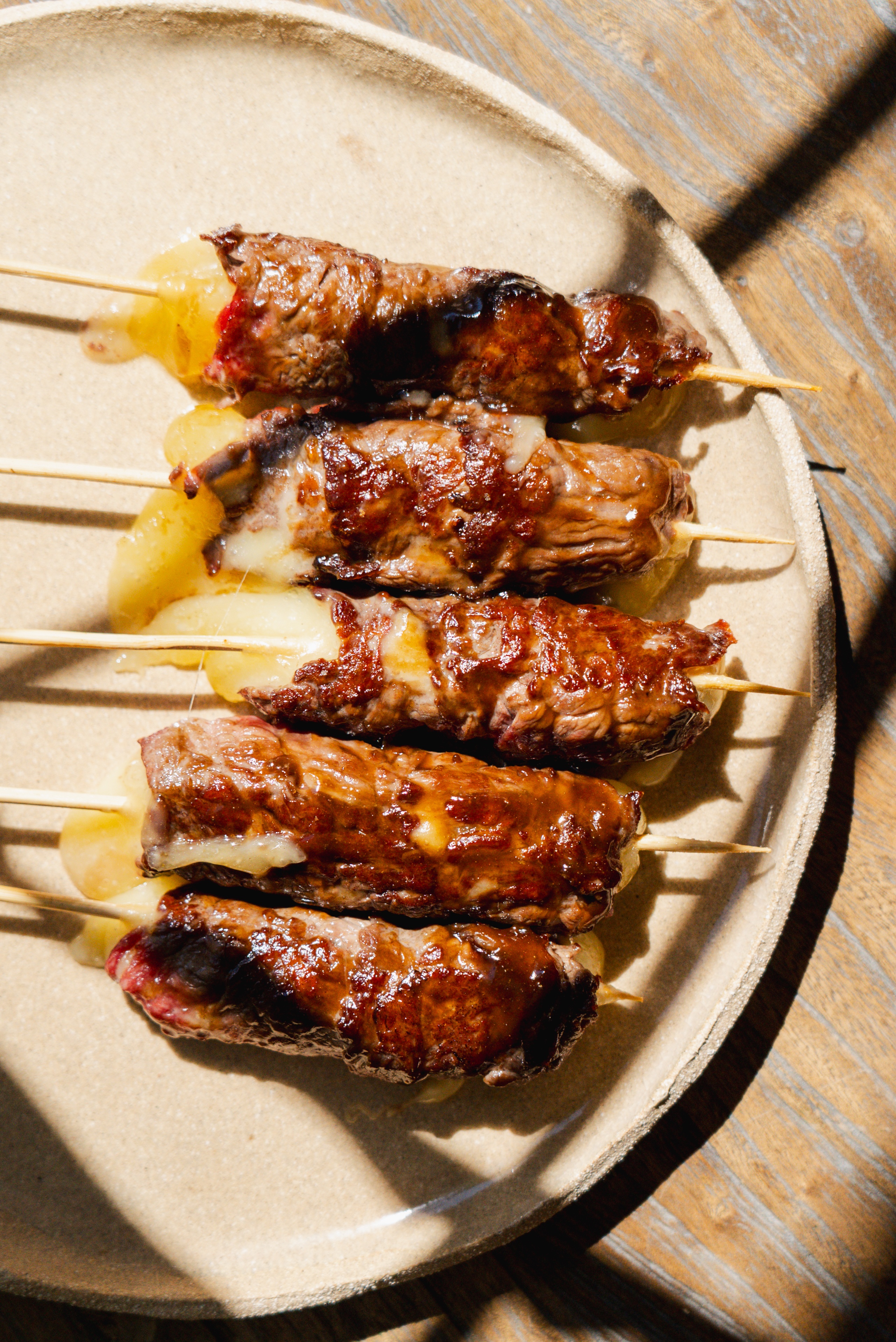 Brochettes bœuf-fromage à la tomme