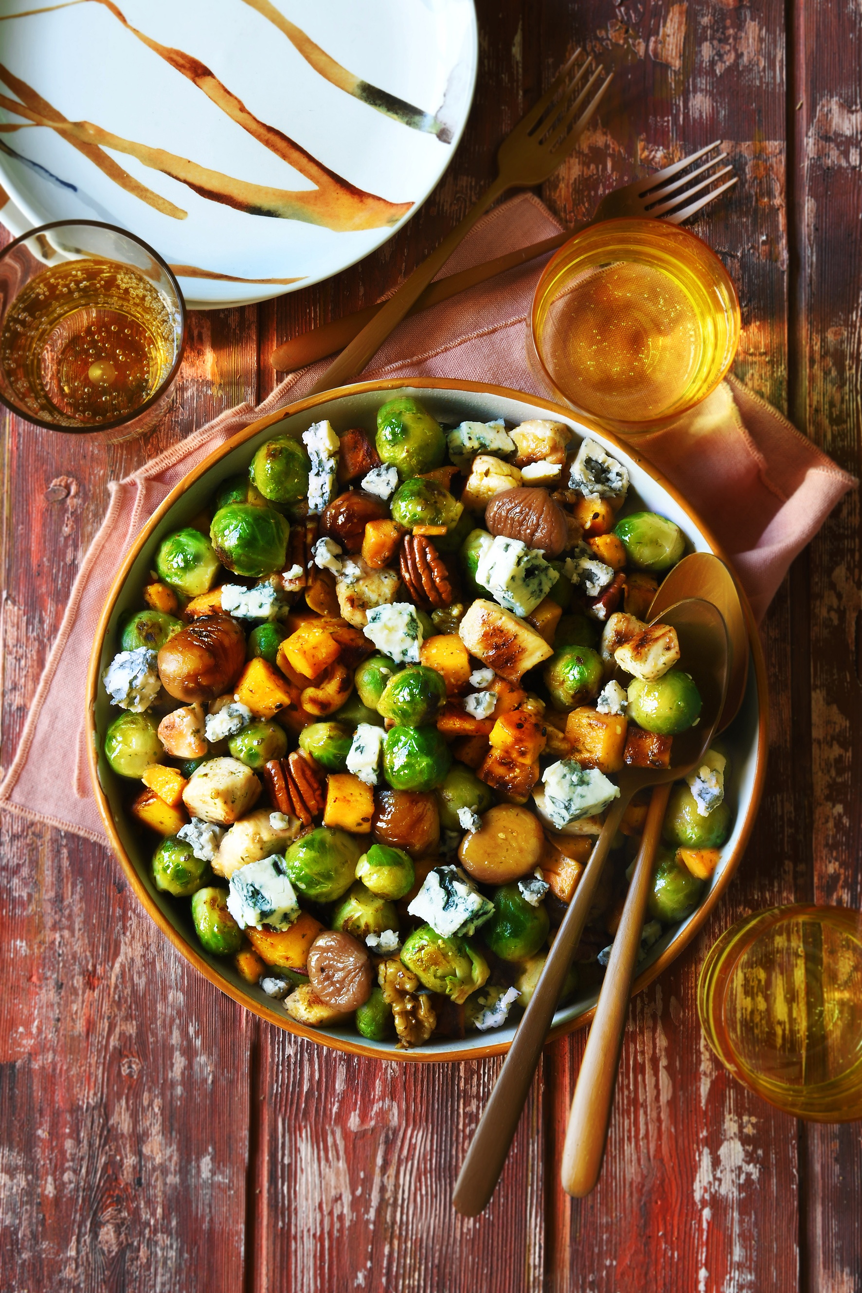 Poêlée d’automne aux châtaignes, choux de Bruxelles, poulet et Bleu du Vercors
