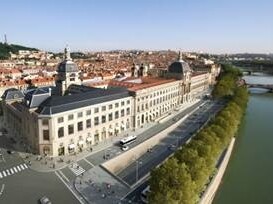 Crédit Agricole Assurances et Eiffage signent la cession  du Grand Hôtel-Dieu de Lyon dans lequel s’installe le cinquième hôtel InterContinental en France, l’Intercontinental® Lyon Hôtel Dieu