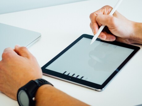 CACEIS innove en intégrant la solution de machine learning de Cardabel à sa prestation de middle-office