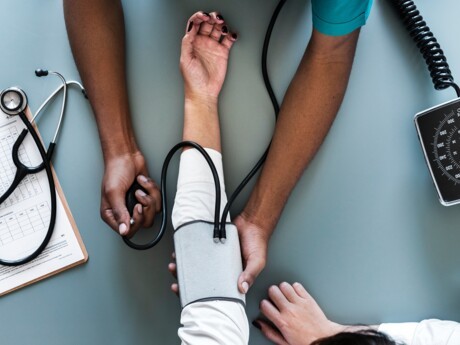 Crédit Agricole and the European Investment Bank join forces in a new partnership for healthcare professionals