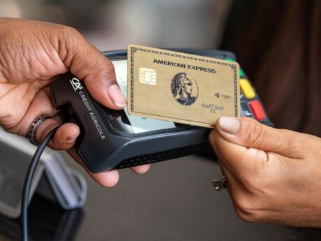 Crédit Agricole signe un partenariat national avec American Express pour permettre à ses clients commerçants d’accepter  les paiements American Express