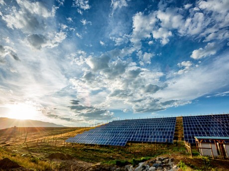 Concrétisation du premier Green CPPA multi-acheteurs en Europe - Dix entreprises, clientes de LCL, vont ainsi pouvoir accélérer leur transition énergétique, en accédant directement à la production d’électricité verte d’une nouvelle centrale photovoltaïque de 56 mégawatts, développée à cette fin par Voltalia