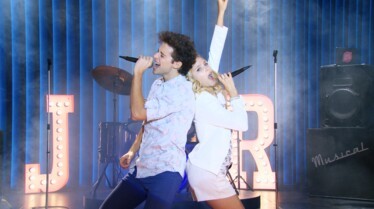 AMBAR ET MATTEO CHANTENT.jpg