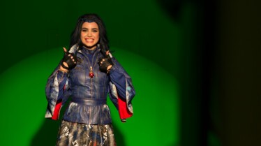 Rotten to the Core par Sofia Carson - 6.JPG