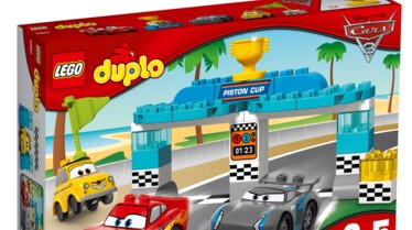 La course de la piston cup LEGO.jpg