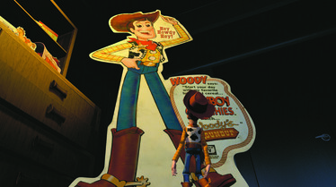 Woody face à sa publicité.jpg