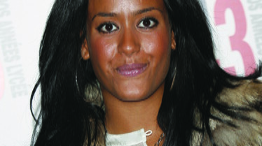 Amel Bent chante le générique de fin.jpg