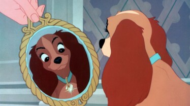 Lady face à son reflet.jpg