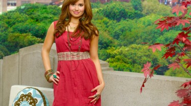 Debby Ryan (Jessie) - 3.jpg