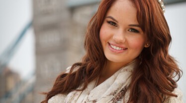 Debby Ryan (Jessie) à Londres (Janvier 2012) - 3.jpg
