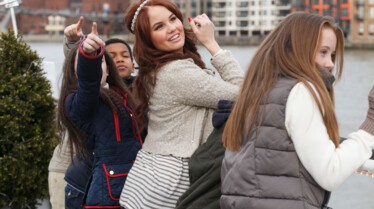 Debby Ryan (Jessie) à Londres (Janvier 2012) - 7.jpg