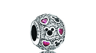 Disney Mickey et coeurs scinitllants.jpg