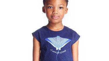 Okaidi T-shirt A world full of beauty porté.jpg