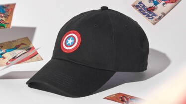 FA18_Classics_Marvel_Elevated_VN0A3QXBBLK_CAPTAINSHIELDCOURTSIDEHAT_BLACK2.jpg