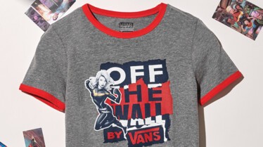 FA18_Classics_Marvel_Elevated_VN0A3QXDNN9_CAPTAINMARVELRINGERTEE_GREYHEATHER_RACINGRED4.jpg