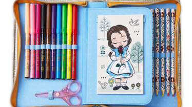 Disney Store Kit de fournitures Belle zippé, Animator.tif
