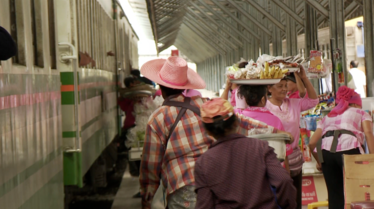 Des trains pas comme les autres  Thaïlande.png