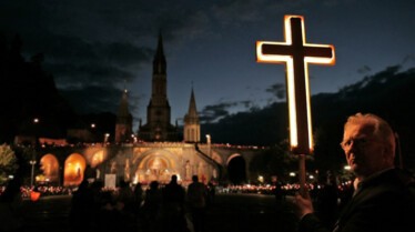 Secrets des sites mythiques de France  Lourdes (2).jpg
