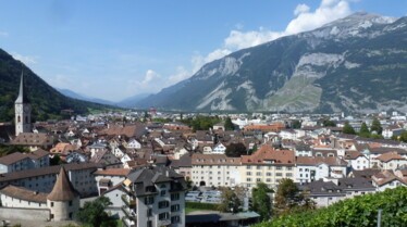 Un train à travers  Lugano (1).JPG