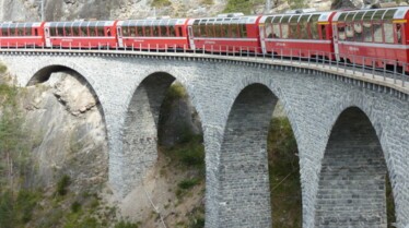Un train à travers Lugano.JPG