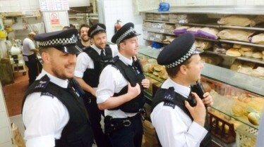 Patrouille dans les capitales européennes  Paris et Londres (2).jpg