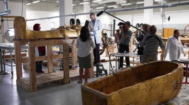 UnwrappingKingTut_Ep105_UltimateTreasureCountdown_004.jpg