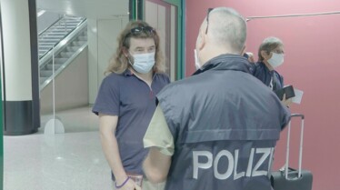 805_SantosYPecadores_AlertaAeropuerto8_LR_001.jpg