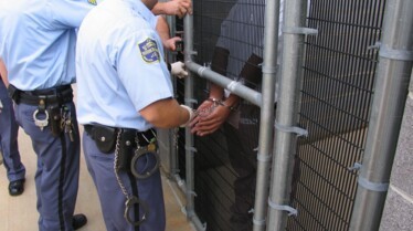 Enfer des prions liens entre prisonniers 1.JPG