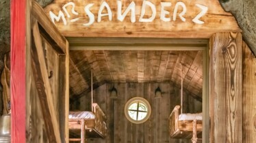 04_Winnie the Pooh Entrance 2 - Airbnb - CREDIT Henry Woide.jpg