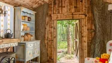 07_Winnie the Pooh Living Room - Airbnb - CREDIT Henry Woide.jpg