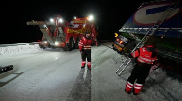 602_IceRoadRescue_024.jpg